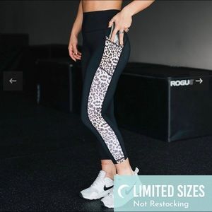 Zyia Leopard Pocket Brilliant Hi-Rise Capri 20"